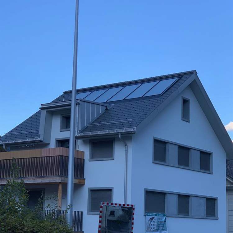 Luft-Wasser-Wärmepumpenheizung / Solaranlage mit Oskarsystemspeicher / kontrollierte Lüftung