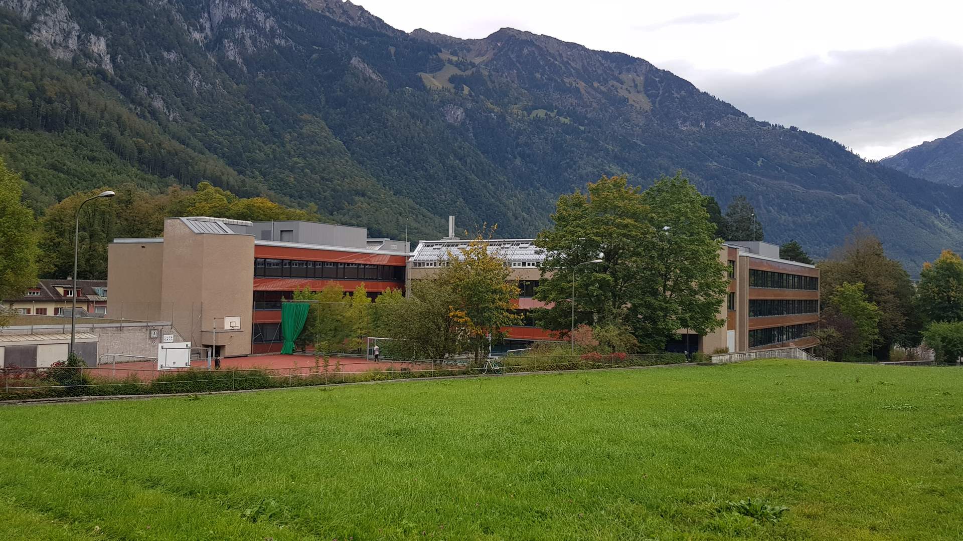 Gas-/ Schnitzelheizungsanlage, Fernwärme Wärmeverbund Glarus und Wärme-/ Kälteverteilung