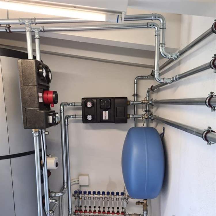 Luft-Wasser-Wärmepumpenheizung Aussenaufstellung / Wärmeverteilung Bodenheizung