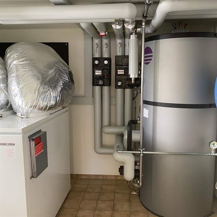 Luft-Wasser-Wärmepumpenheizung Innenaufstellung / Kombispeicher
